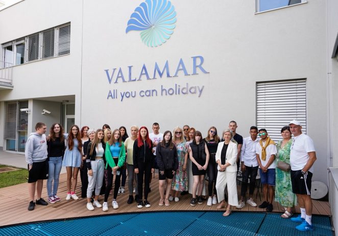 Valamar omogućio ljetovanje za štićenike domova za nezbrinutu djecu u okviru programa „Tisuću dana na Jadranskom moru“