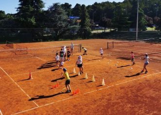 Teniski klub PRO 2000 započinje sa upisom u školu tenisa