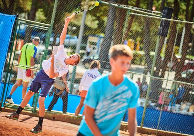 Mladi teniski talenti u borbi za naslov na međunarodnom vrsarskom turniru