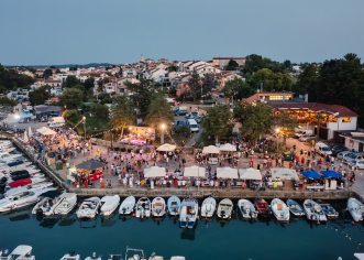 Ovaj petak, 8. rujna 2023. nemojte propustiti posljednju ovogodišnju Ribarsku feštu u Funtani uz Le Monde band i Alfa time band