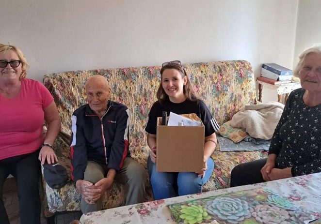 Najstariji mještani iz Općine Kaštelir-Labinci dobili bogate poklon pakete