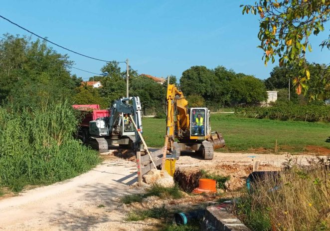Priključak na kanalizacijsku mrežu za 400 stanovnika naselja Antonci, Kosinožići i Vežnaveri