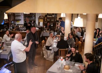 U restoranu Peterokutna kula uz chefa Hrvoja Zirojevića i sommeliera Emila Perdeca nevjerojatna priča o sljubljivanju crnog vina i plave ribe