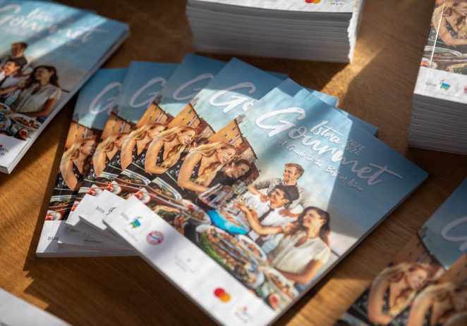 Iz tiska je upravo izašla publikacija Istra Gourmet, jedan od najtraženijih i najpopularnijih turističkih promotivnih materijala Istre