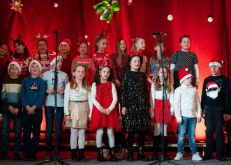Održana Božićna priredba u dvorani Osnovne škole u Sv. Lovreču