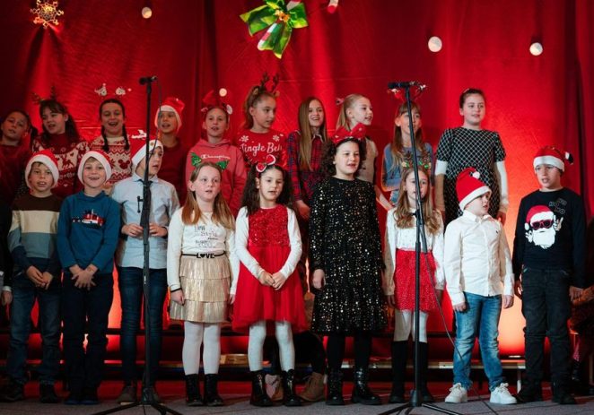 Održana Božićna priredba u dvorani Osnovne škole u Sv. Lovreču