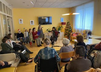 Predblagdanski koncert učenika Umjetničke škole Poreč u Domu za starije