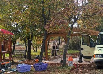Na Stanciji Vodopija i Garbini postavljene drvene sjenice, u pripremi Kosinožići i Radoši