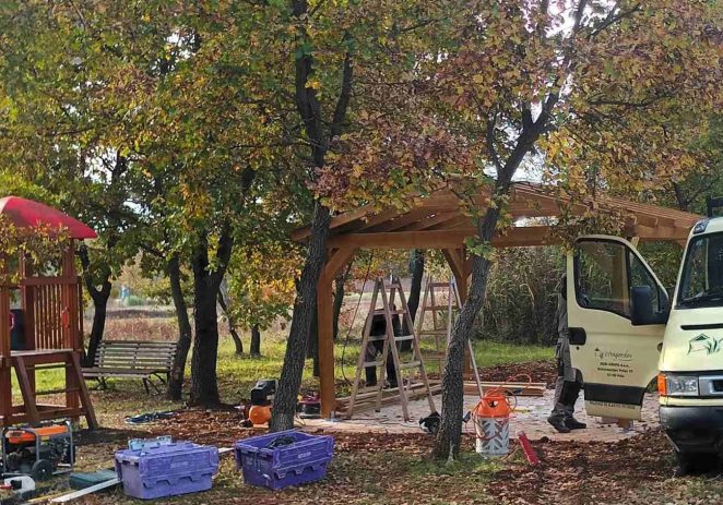 Na Stanciji Vodopija i Garbini postavljene drvene sjenice, u pripremi Kosinožići i Radoši