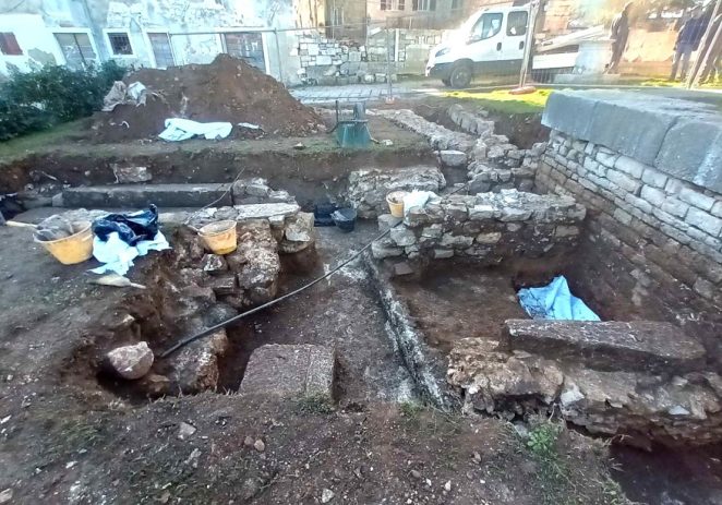 Započela su arheološka istraživanja na području antičkih hramova u Poreču između Vile Polesini i Trga Marafor