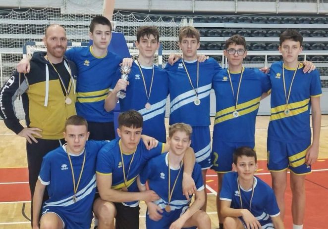 Učenici OŠ Finida osvojili treće mjesto na županijskom natjecanju iz košarke
