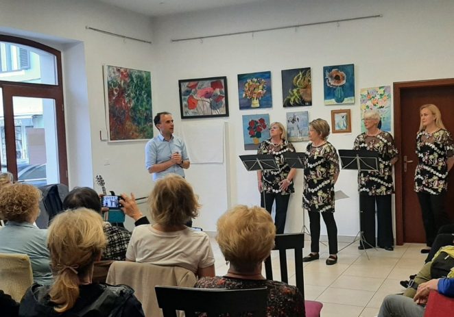 U Galiji otvorena izložba „Cvijeće za naš grad“ Likovne udruge Poreč