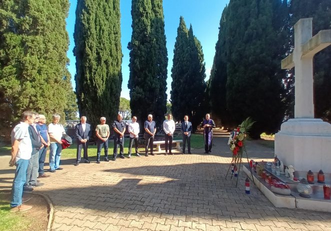 Delegacija Grada Poreča-Parenzo položila vijence uoči Dana državnosti