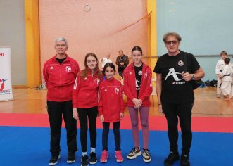 Članovi Karate kluba Finida u Postojni osvojili jednu srebrnu i tri brončane medalje