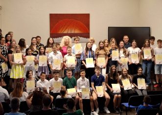 Nagrade i pohvale za talentirane učenike Umjetničke škole Poreč