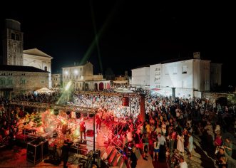 Mirisi tradicionalnih istarskih kolača širili su se u srijedu 14. kolovoza uličicama slikovite Vižinade