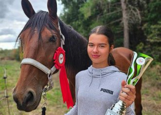 Tia Mofardin iz Konjičkog kluba Spirit (Poreč) prva u Pazinu