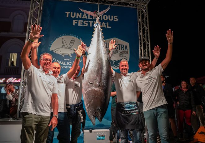 Tuna teška više od 130kg i duga preko dva metra donijela vodstvo talijanskoj ekipi „Black“