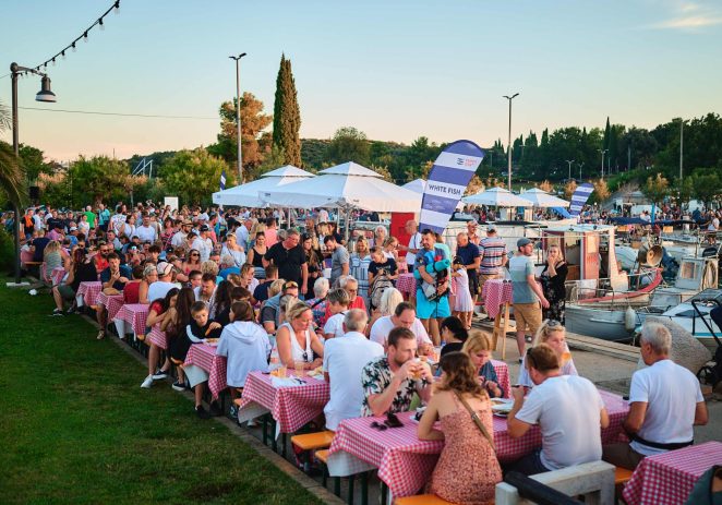 Ribarska fešta  u Vrsaru uz Alfa Time Band i Grooverse U petak, 20. rujna 2024.