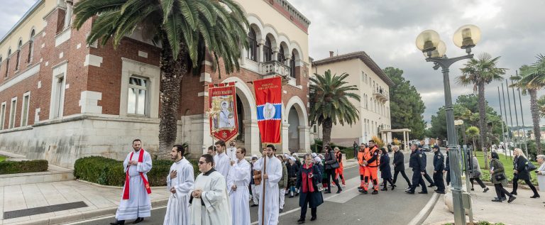 procesija ulicama (2)