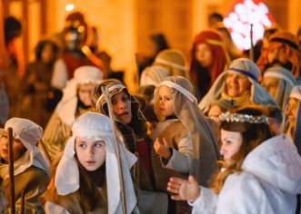 ADVENT POREČ: Ovoga vikenda Željko Bebek, besplatno uprizorenje živih jaslica, natjecanje u pripremanju istarske supe