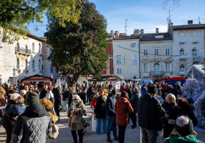 Uz druženje i prigodnu marendu te ugodnu glazbu proteklo je Badnje jutro u Poreču u sklopu Adventa Poreč