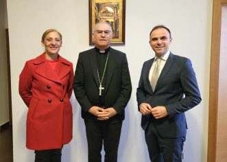 Gradonačelnik Peršurić na božićnom prijemu kod porečkog i pulskog biskupa Štironje