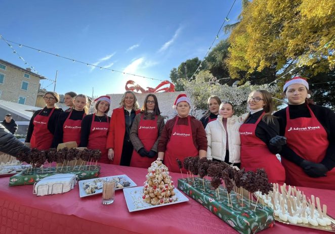 ADVENT POREČ : Slatko jutro učenika TUŠ Antona Štifanića za čistu peticu