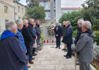 Delegacija Grada Poreča položila vijenac povodom Dana sjećanja na žrtve holokausta