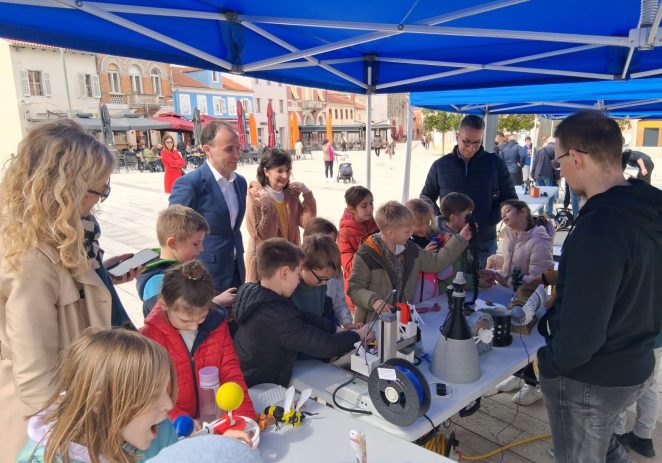 Djeca oduševljena robotima na Festivalu kreativnosti, inovacija i tehnologije MAKER EXPO