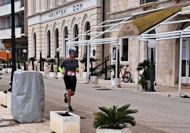 Porečan Aleksandar Benčić (Benc) istrčao polumaraton na Visu i osvojio 2. mjesto u kategoriji ! Čestitamo !