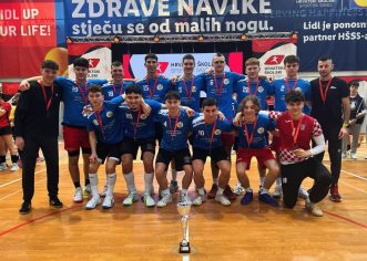 Srednja škola Mate Balote ponosi se brončanim mladićima na Državnom prvenstvu u rukometu !