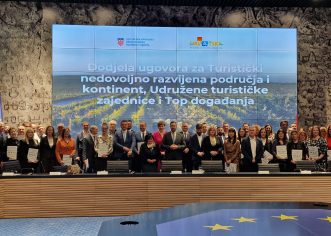 Turističkim zajednicama dodijeljeno 7,3 milijuna eura za 147 projekata.  Sredstva dodijeljena i za TOP događanja