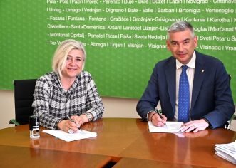 Župan Miletić potpisao ugovore vrijedne 2,3 milijuna eura iz ovogodišnjeg županijskog Programa mjera za zadržavanje i privlačenje ljudskih resursa u zdravstvu