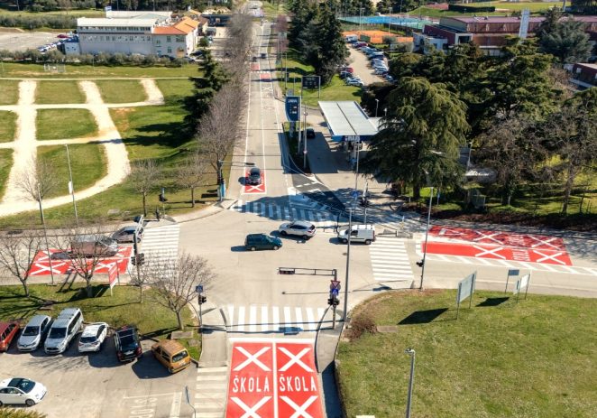 Raskrižje sa semaforima kod INA benzinske pumpe odsad sigurnije za pješake i vozače