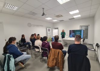U Žbandaju održano besplatno predavanje “Kako imati više novca?”