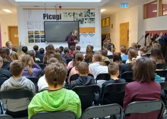 Pjesnik Tomislav Milohanić u Osnovnoj školi Finida Poreč