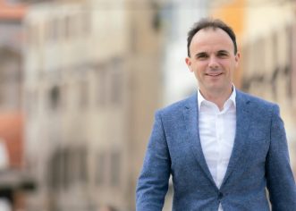 Peršurić predstavio prvu točku programa: Rješavanje stambenog pitanja i briga o svim generacijama temelj razvoja Poreča #izbori2025