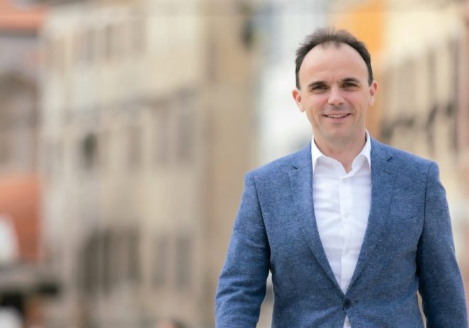 Peršurić predstavio prvu točku programa: Rješavanje stambenog pitanja i briga o svim generacijama temelj razvoja Poreča  #izbori2025