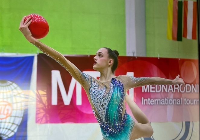 IANA BENČIĆ primila nagradu za  NAJUSPJEŠNIJU MLADU GIMNASTIČARKU