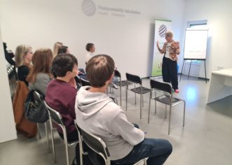 U Žbandaju održano interaktivno predavanje na temu „Od nule do prepoznatljivog brenda” kreativnog centra za djecu Žuti kišobran