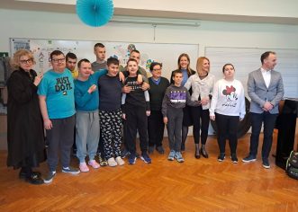 Poklonima i prigodnim programom u Osnovnoj školi Poreč obilježen Svjetski dan svjesnosti o autizmu