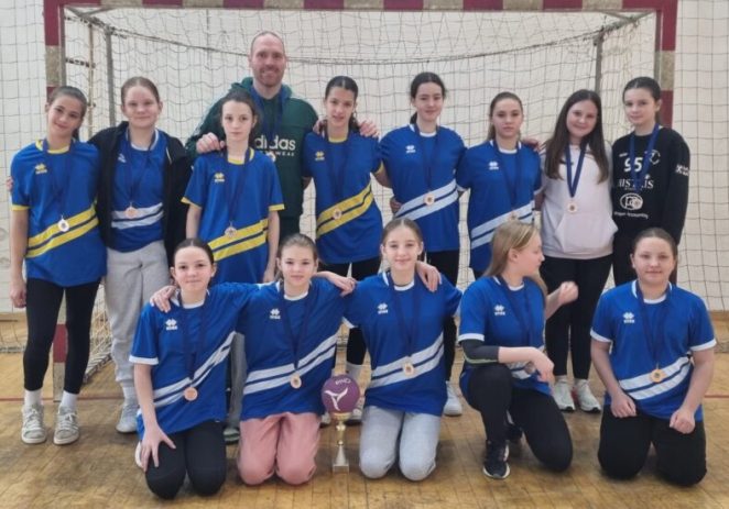 Učenice OŠ Finida osvojile 3. mjesto na županijskom natjecanju u rukometu