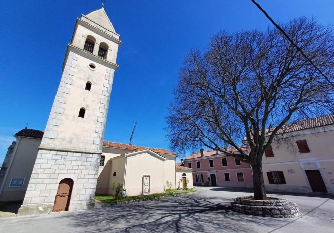 Grad Poreč sufinancirat će i obnovu župne crkve u Baderni
