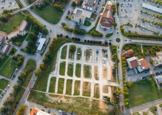 Ponovno otvoreno parkiralište “Vrtovi” – nosi sustav kontrole ulaza i izlaza. Za goste privatnog smještaja u funkciji je parkiralište iza Cantine