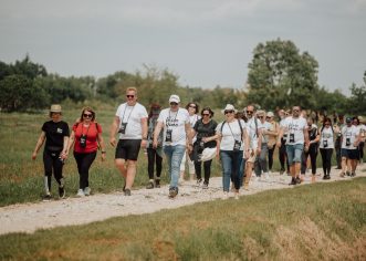 Više od 300 posjetitelja uživalo u vinskoj šetnji Vižinadom – održano Viva Vino 2025
