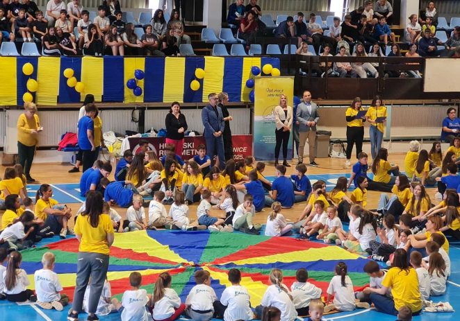 Porečki ples djece i mladih preplavio dvoranu