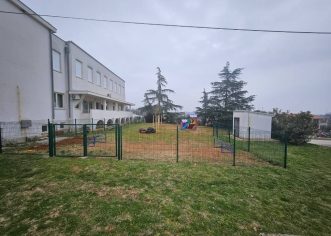 Općina Kaštelir-Labinci od Ministarstva demografije i useljeništva dobila bespovratna sredstva za uređenje dječjeg igrališta