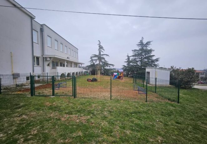 Općina Kaštelir-Labinci od Ministarstva demografije i useljeništva dobila bespovratna sredstva za uređenje dječjeg igrališta