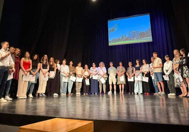 Završna priredba SŠMBP: Ravnatelj s gradonačelnikom uručio zahvalnice za 47 učenika i 16 mentora koji su sudjelovali na čak 16 državnih natjecanja